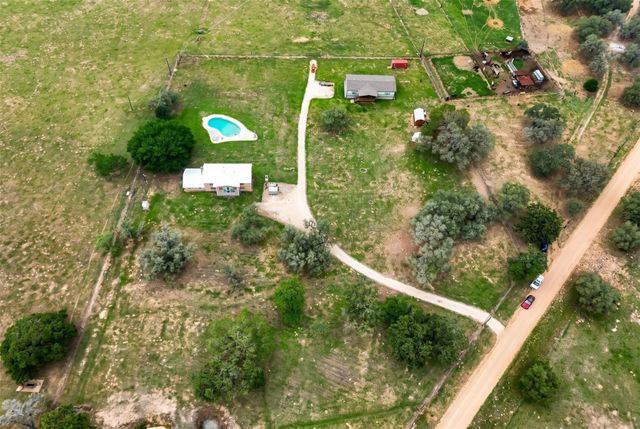 6072 County Road 122, Hallettsville, TX 77964