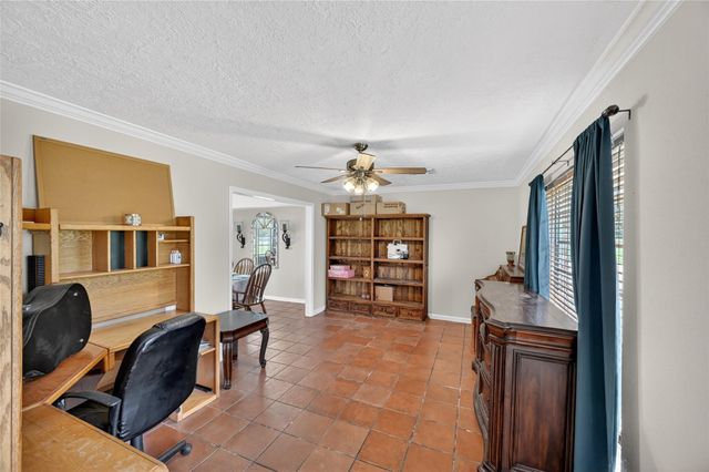 6072 County Road 122, Hallettsville, TX 77964