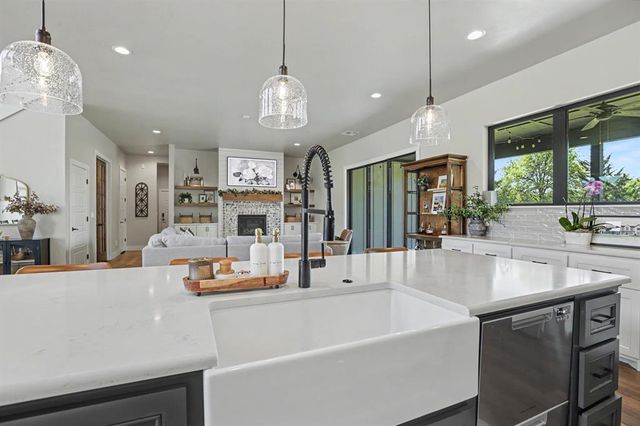 460 Old Farm Road, Edmond, OK 73034