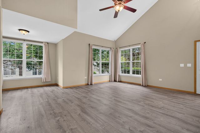 533 Mallard Lane A, Sugar Grove, IL 60554