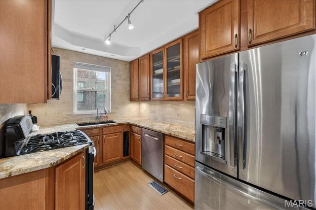 7440 Teasdale Avenue, University City, MO 63130