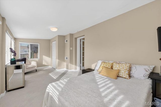 7440 Teasdale Avenue, University City, MO 63130