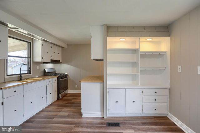 40 REDWOOD LANE, Carlisle, PA 17015