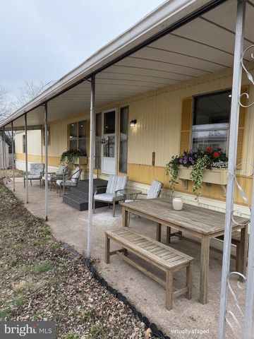 40 REDWOOD LANE, Carlisle, PA 17015