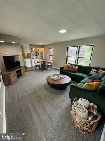 40 REDWOOD LANE, Carlisle, PA 17015