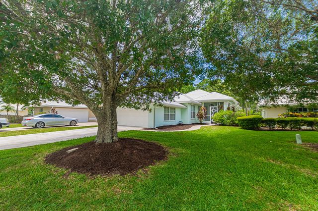414 SW Fairway Landing, Port St. Lucie, FL 34986