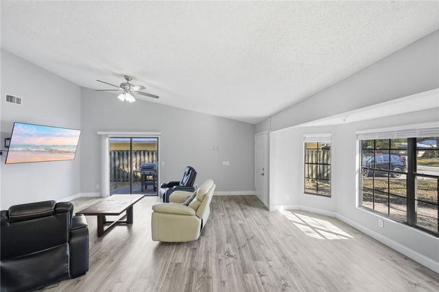 2890 1st Place, Vero Beach, FL 32968