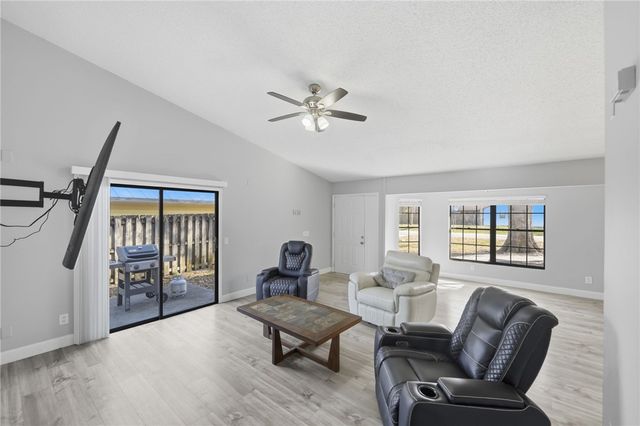 2890 1st Place, Vero Beach, FL 32968