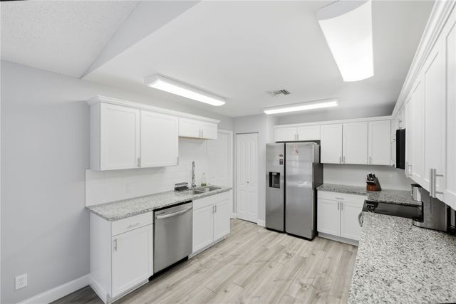 2890 1st Place, Vero Beach, FL 32968