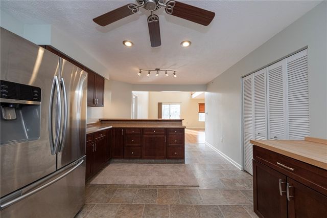 106 Sandy Brae DR, North Strabane, PA 15317