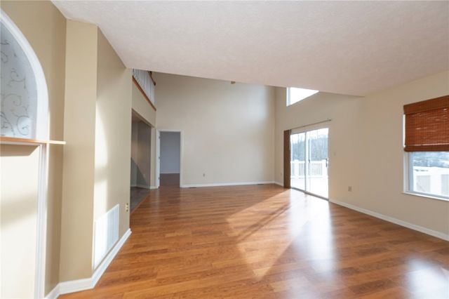 106 Sandy Brae DR, North Strabane, PA 15317