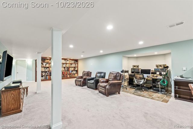 61119 Mustang Drive, South Lyon, MI 48178