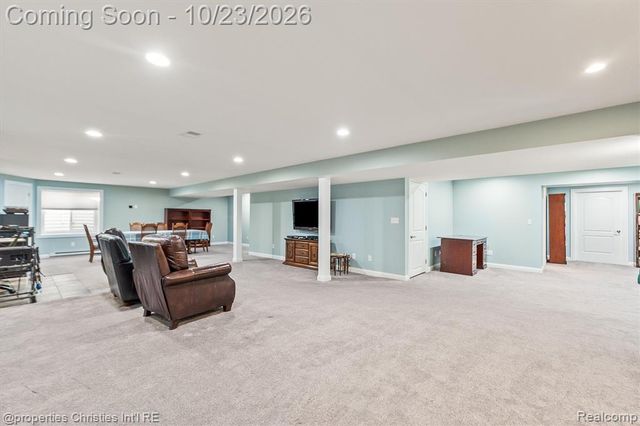 61119 Mustang Drive, South Lyon, MI 48178