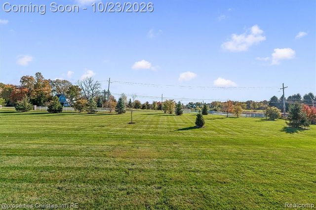 61119 Mustang Drive, South Lyon, MI 48178