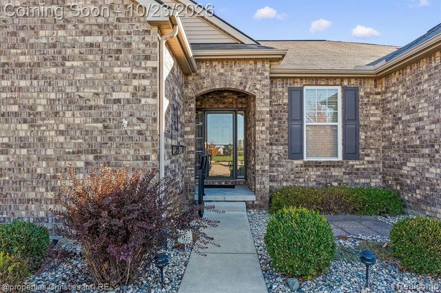 61119 Mustang Drive, South Lyon, MI 48178