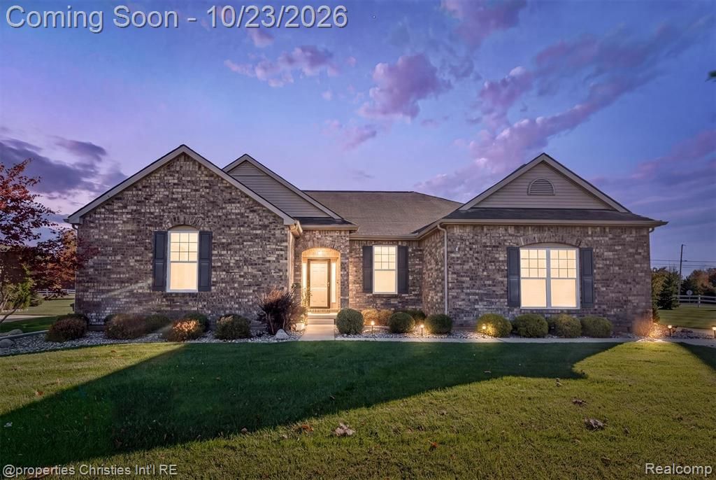 61119 Mustang Drive, South Lyon, MI 48178