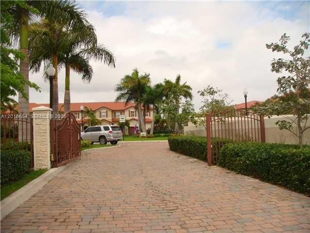 1036 NE 208th St 1036, Miami, FL 33179