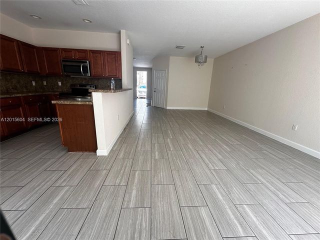 1036 NE 208th St 1036, Miami, FL 33179