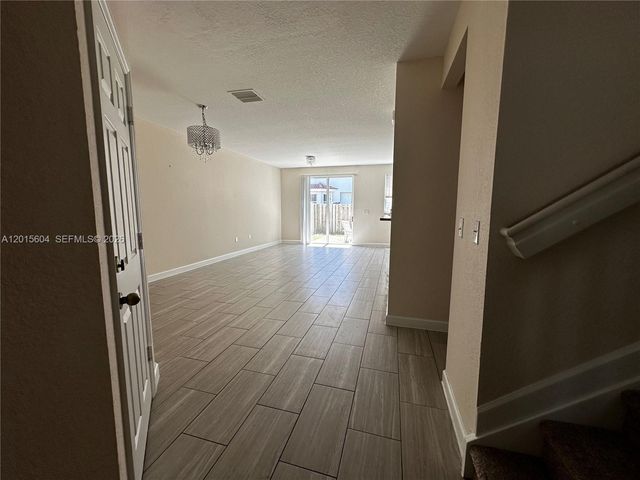 1036 NE 208th St 1036, Miami, FL 33179