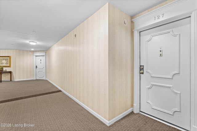 8605 Shelbyville Rd 127, Louisville, KY 40222