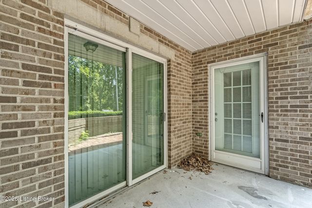 8605 Shelbyville Rd 127, Louisville, KY 40222