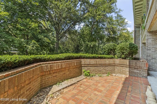 8605 Shelbyville Rd 127, Louisville, KY 40222