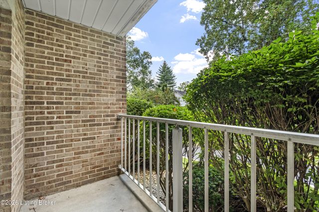 8605 Shelbyville Rd 127, Louisville, KY 40222