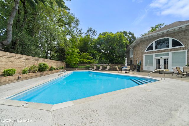 8605 Shelbyville Rd 127, Louisville, KY 40222