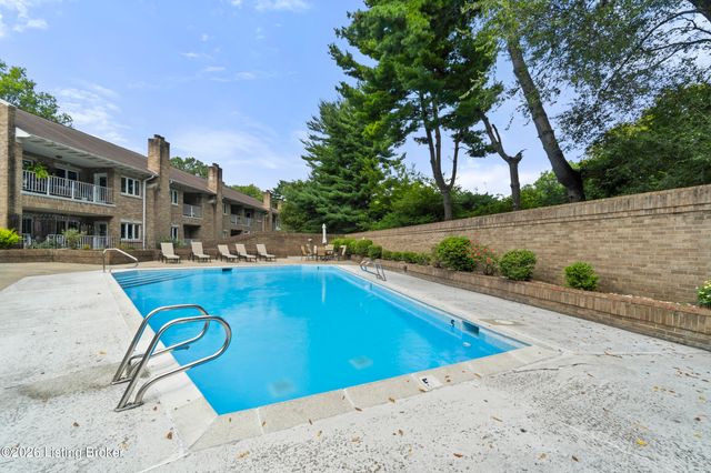 8605 Shelbyville Rd 127, Louisville, KY 40222