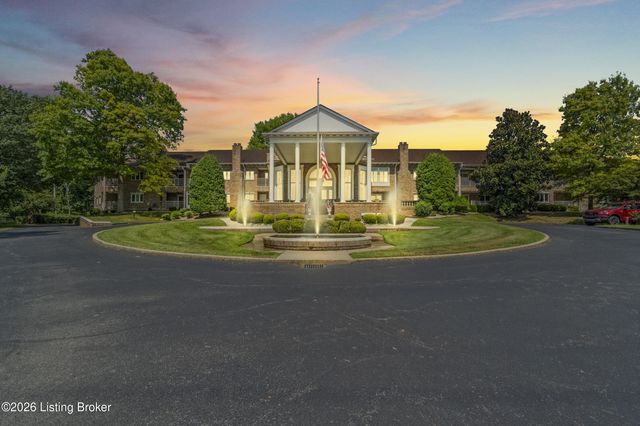 8605 Shelbyville Rd 127, Louisville, KY 40222
