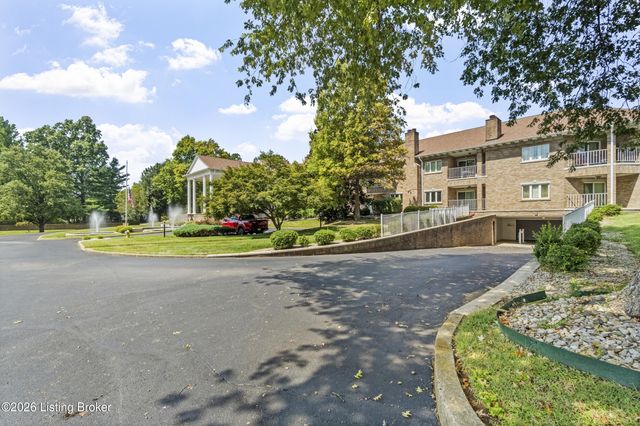 8605 Shelbyville Rd 127, Louisville, KY 40222