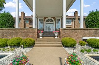 8605 Shelbyville Rd 127, Louisville, KY 40222