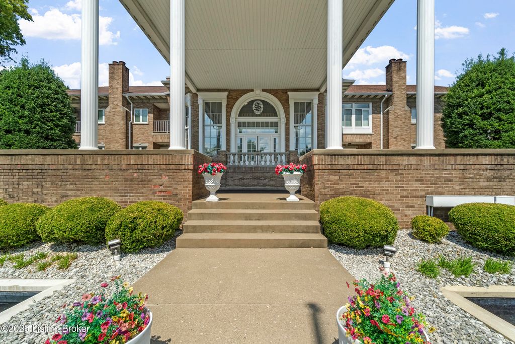 8605 Shelbyville Rd 127, Louisville, KY 40222