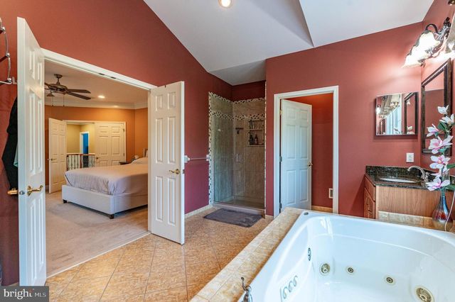 4140 DOUGLAS DR, Bethlehem, PA 18020