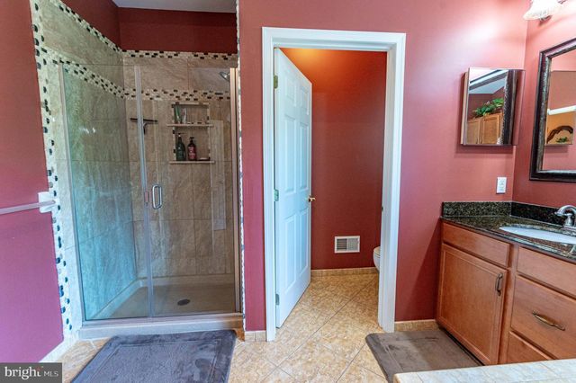 4140 DOUGLAS DR, Bethlehem, PA 18020