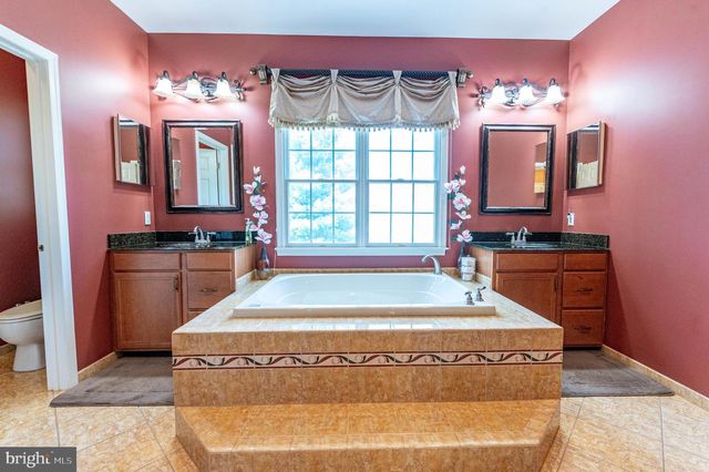 4140 DOUGLAS DR, Bethlehem, PA 18020