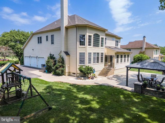4140 DOUGLAS DR, Bethlehem, PA 18020