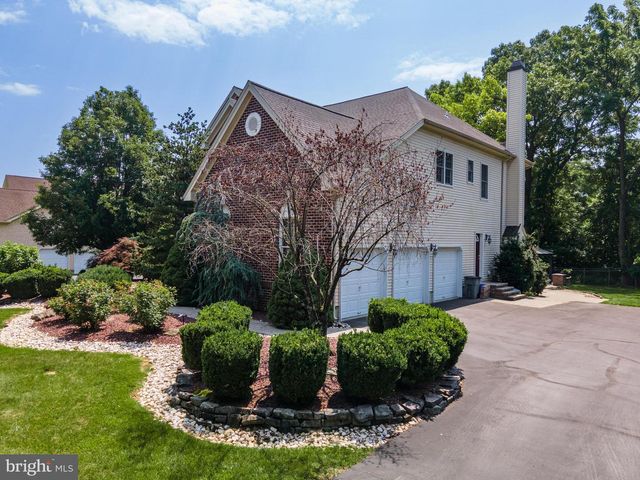 4140 DOUGLAS DR, Bethlehem, PA 18020