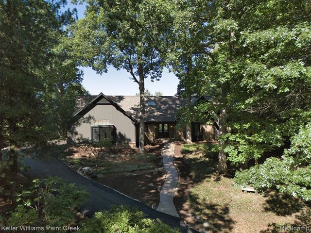 2918 Shannon Drive, Oakland, MI 48363