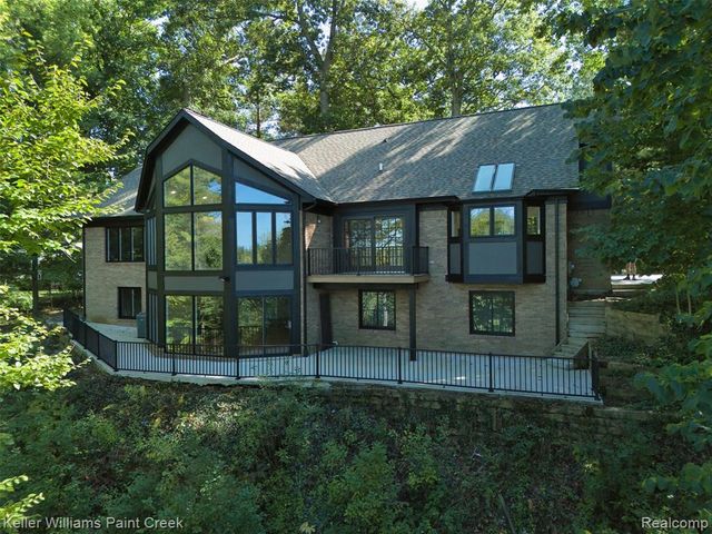 2918 Shannon Drive, Oakland, MI 48363