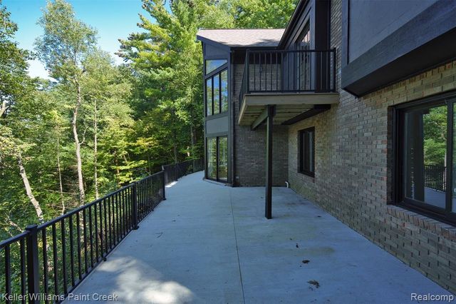 2918 Shannon Drive, Oakland, MI 48363