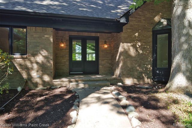 2918 Shannon Drive, Oakland, MI 48363