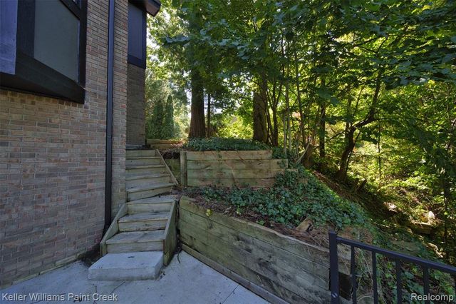 2918 Shannon Drive, Oakland, MI 48363
