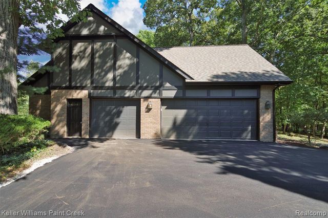 2918 Shannon Drive, Oakland, MI 48363