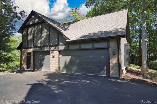 2918 Shannon Drive, Oakland, MI 48363