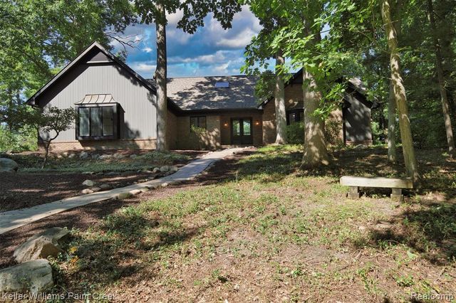 2918 Shannon Drive, Oakland, MI 48363