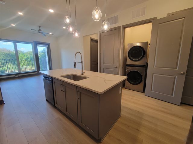 2700 Old Denton Road 1032, Carrollton, TX 75007
