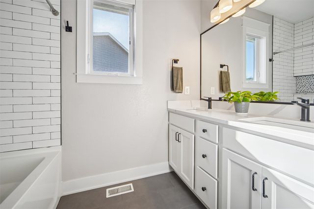 5008 149th Court, Urbandale, IA 50323