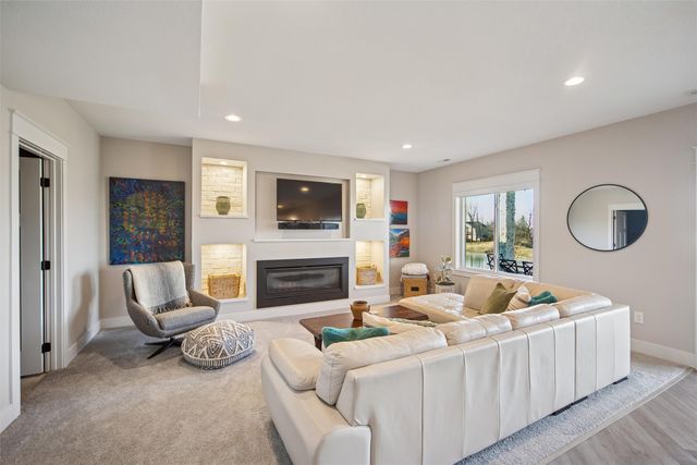 5008 149th Court, Urbandale, IA 50323