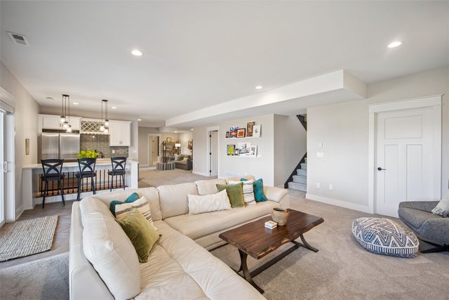 5008 149th Court, Urbandale, IA 50323